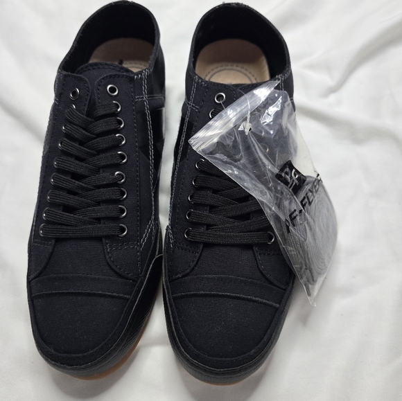 P.F. Flyers sandlot black low top sneakers New with extra laces size W8.… - Picture 6 of 15